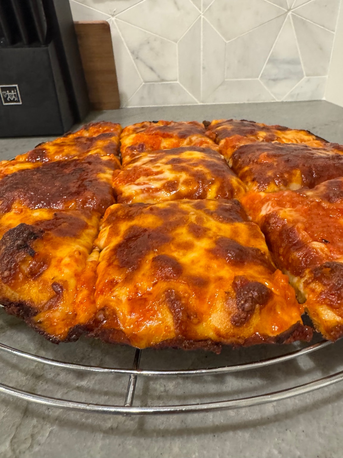 Cheese pizza with sesame seed crust